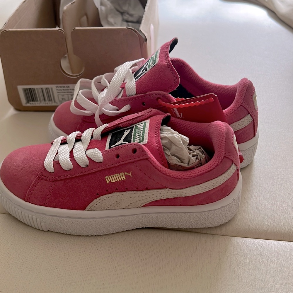 NEW Puma pink suede sneakers